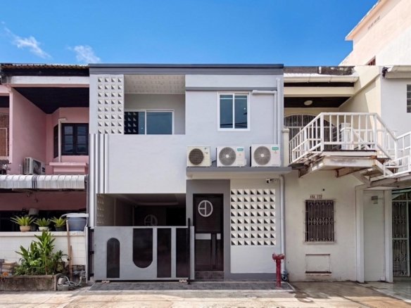 SCT260813 Fully Renovated 2-Storey Townhouse in Central Pattaya