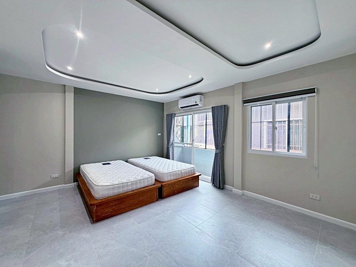 SCT260813 Fully Renovated 2-Storey Townhouse in Central Pattaya (8) SCT260813 Fully Renovated 2-Storey Townhouse in Central Pattaya