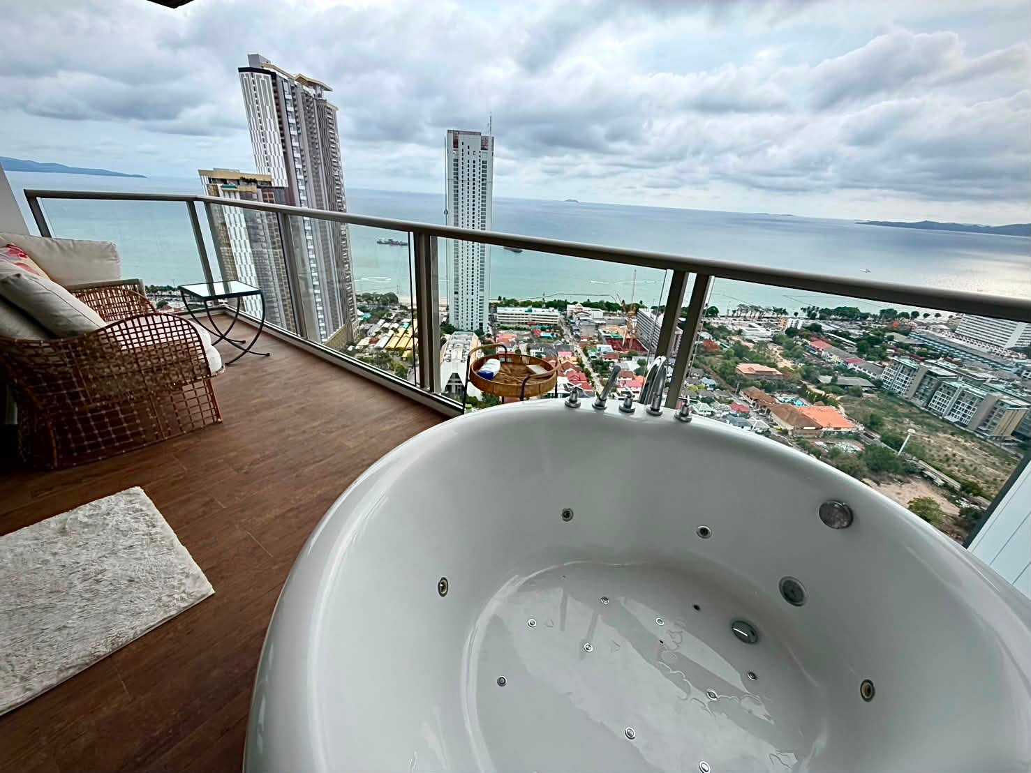 SSF260819 Riviera Ocean Drive Jomtien 2nd Road – 40th Floor (1) SSF260819 Riviera Ocean Drive Jomtien 2nd Road - 40th Floor Panoramic Sea View