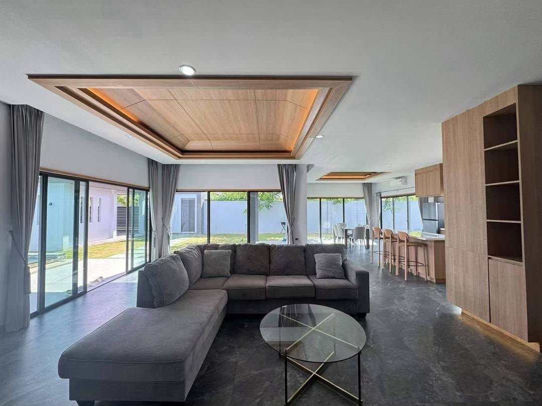 RS260907 Luxury 3-Bedroom Pool Villa for Rent at Baan Pattaya 6