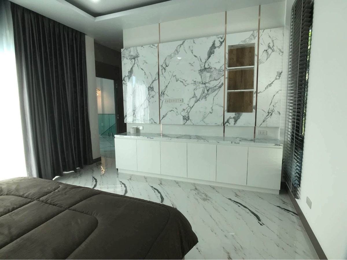 RS260912 Central Park 4 Pool House Village 3-Bedroom (19)