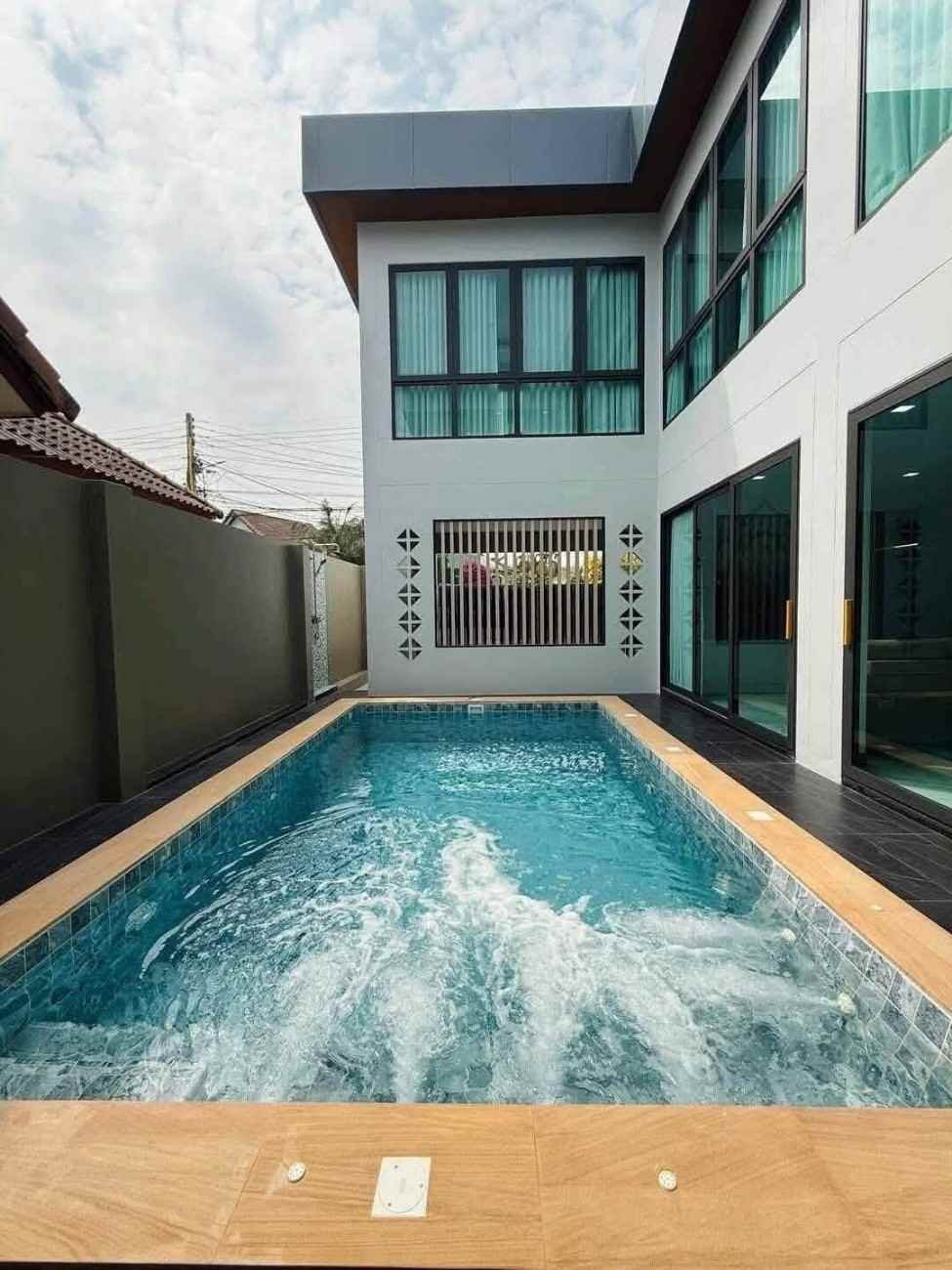 RS260912 Central Park 4 Pool House Village 3-Bedroom (2)