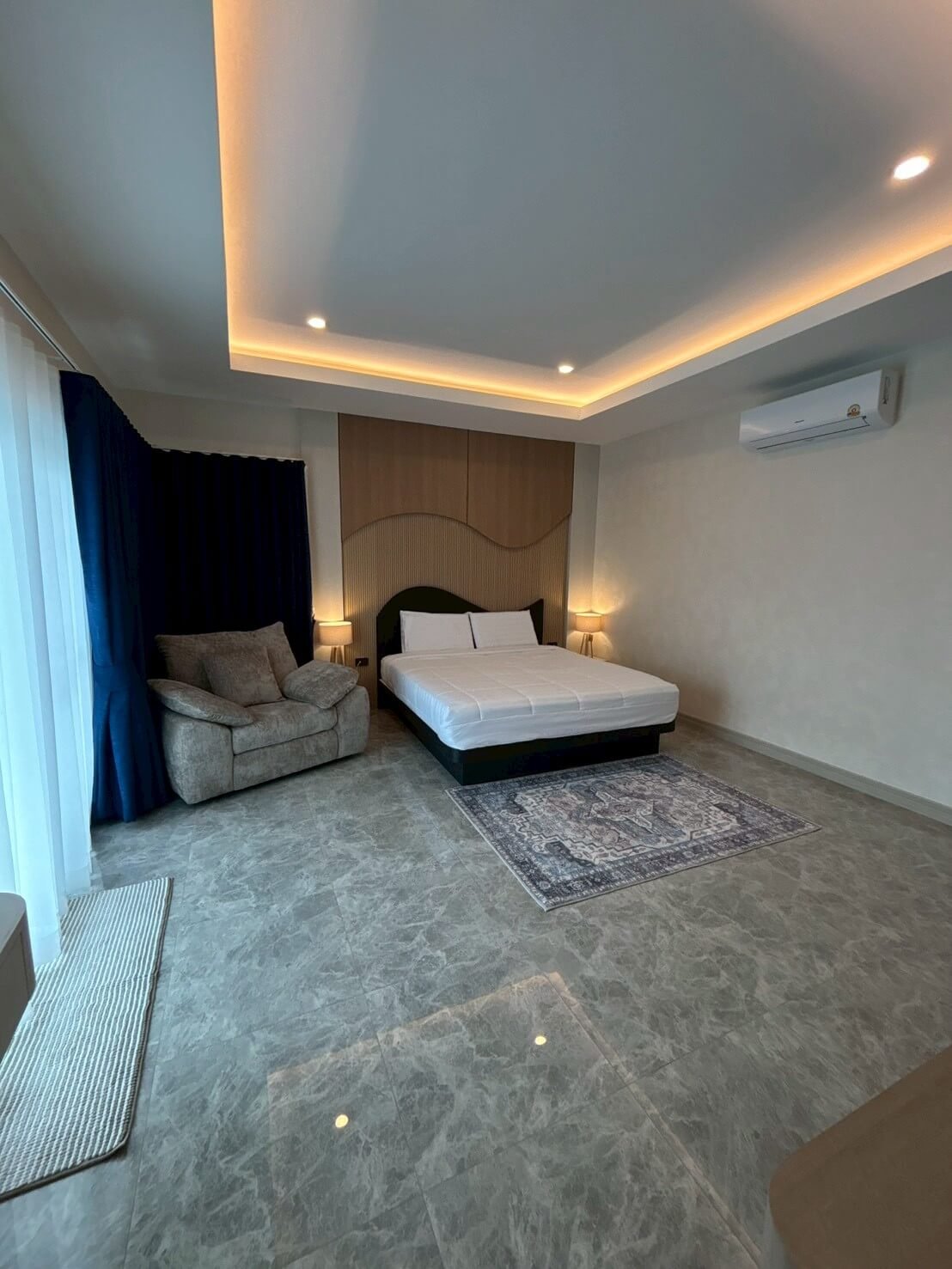 SST260902 T.W. Garden Hill Luxury 5-Bedroom Pool Villa Near Jomtien Beach