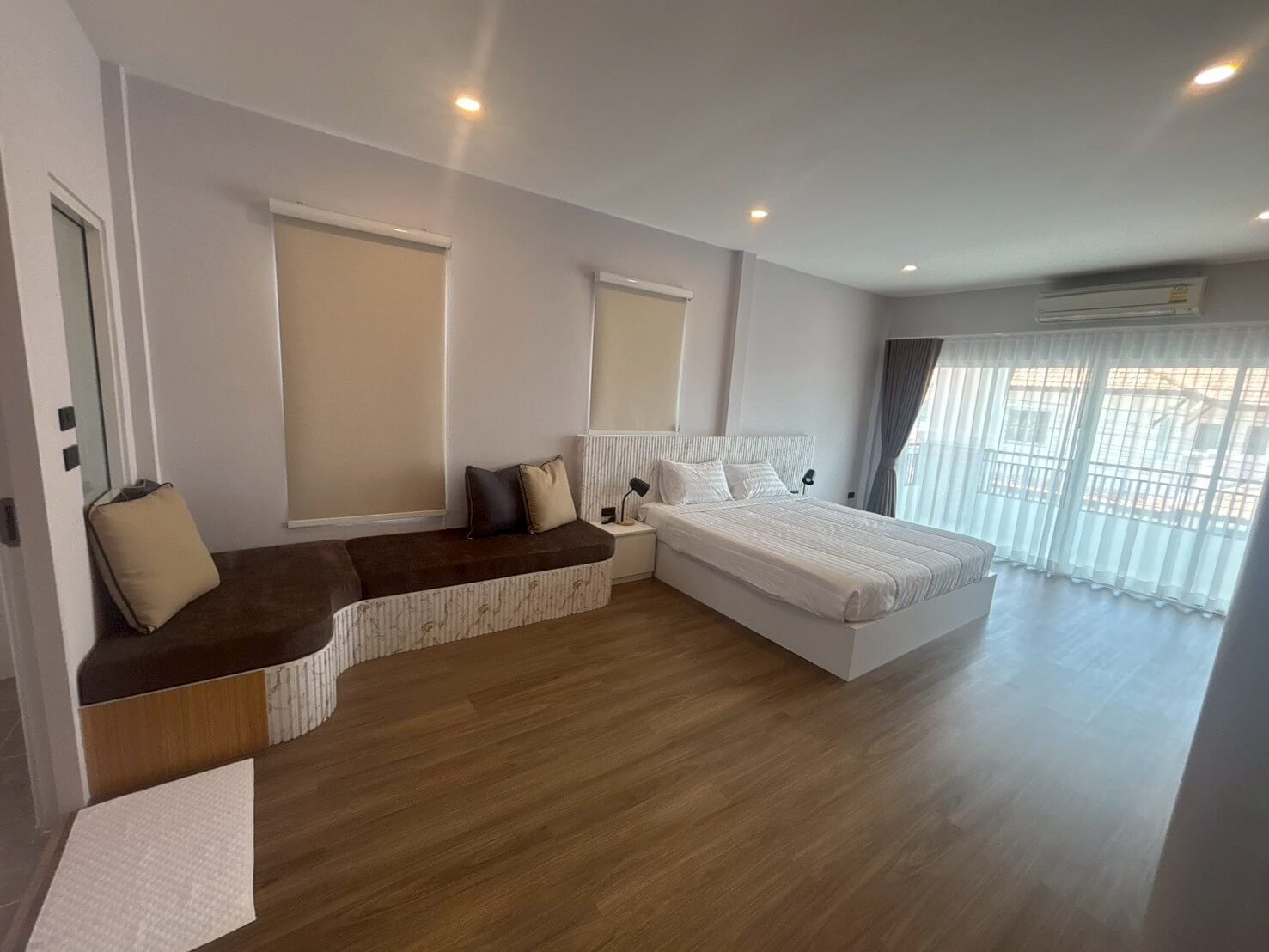 SST260902 T.W. Garden Hill Luxury 5-Bedroom Pool Villa Near Jomtien Beach