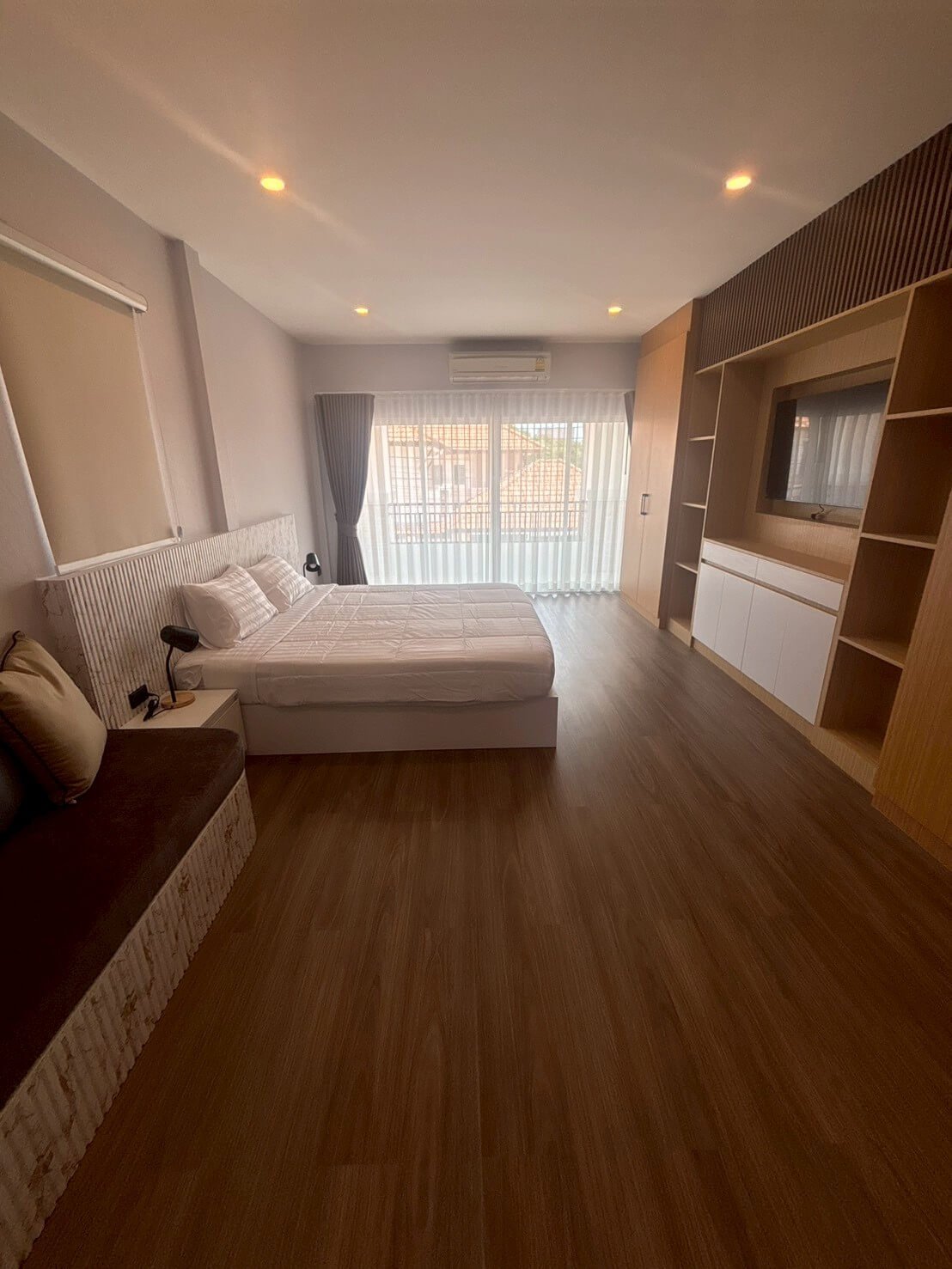 SST260902 T.W. Garden Hill Luxury 5-Bedroom Pool Villa Near Jomtien Beach