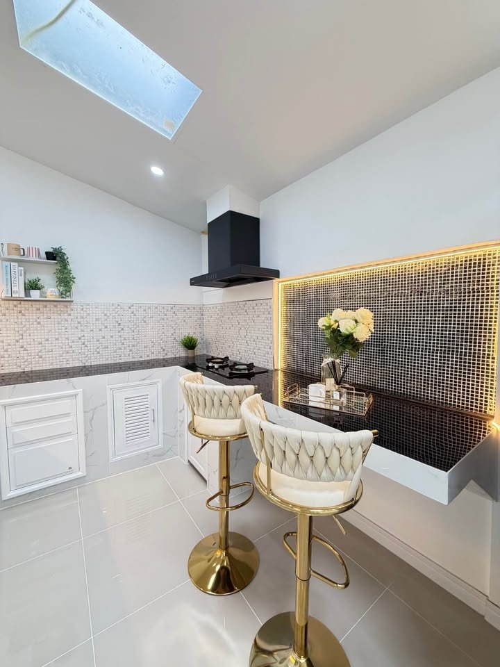 SST260931 Luxury Fully Renovated Townhouse Nern Plab Wan - Mab Yai Lia 1810