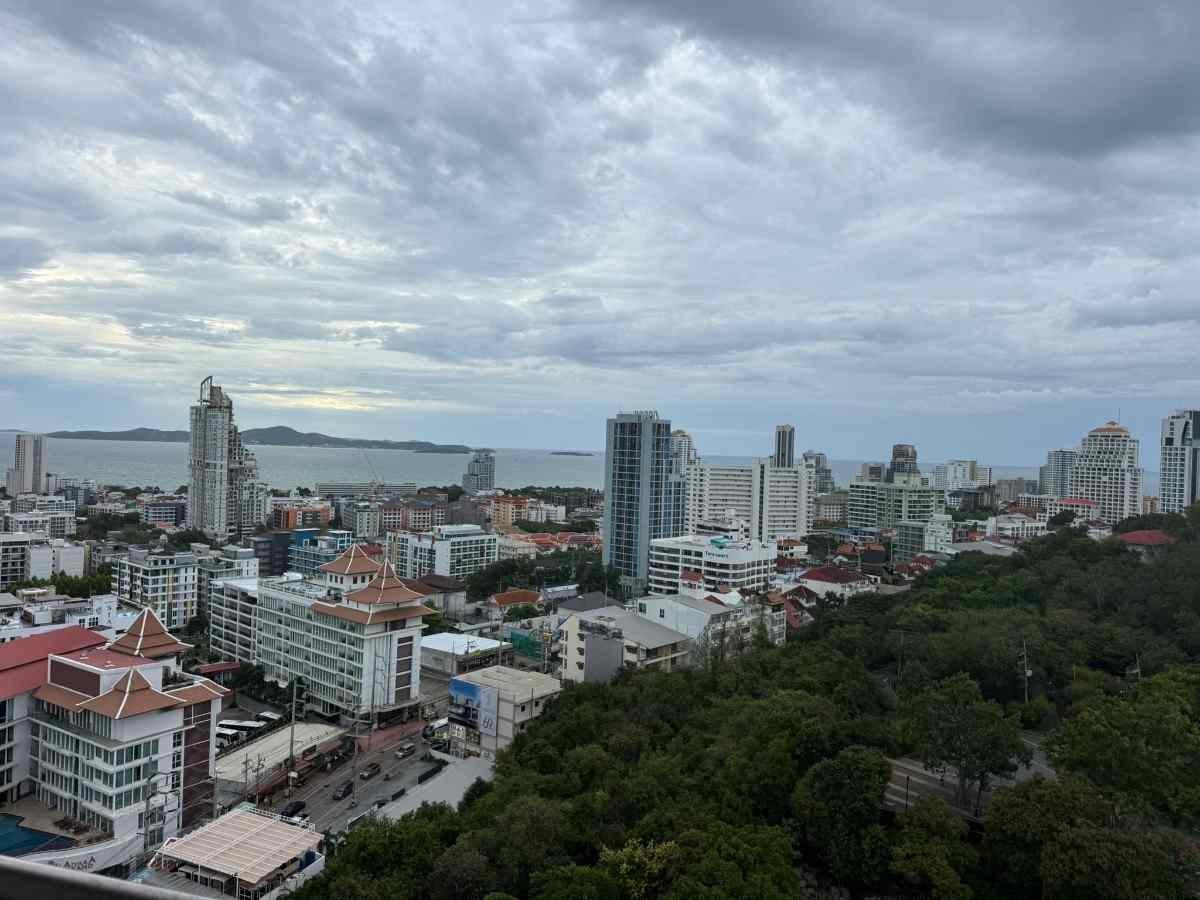RC261002 The Axis Condominium – 19th floor Panoramic City and Garden View (1) RC261002 The Axis Condominium - 19th floor Panoramic City and Garden View
