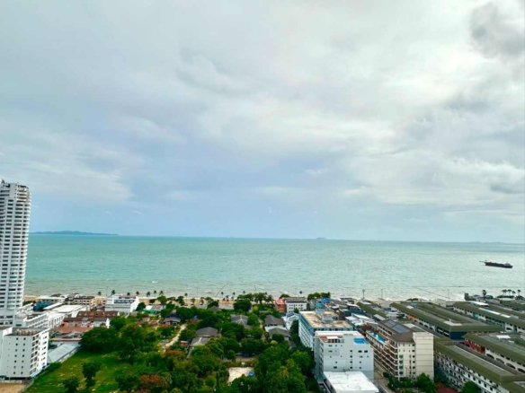 RC261004 Riviera Jomtien Condo - High Floor Corner Sea View